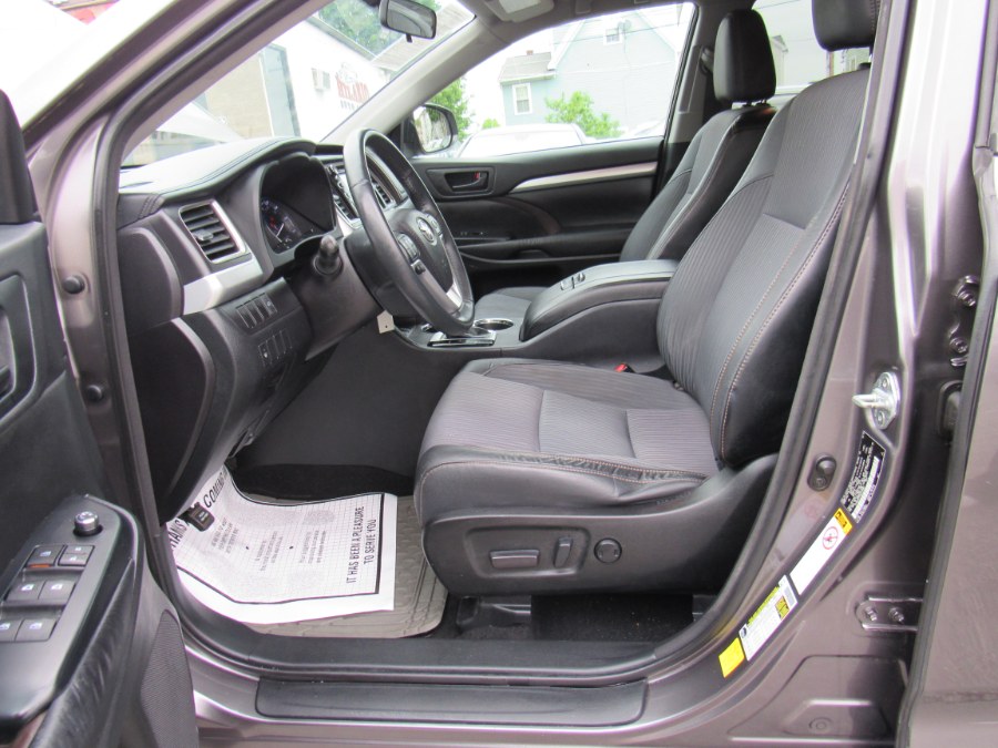 2016 Toyota Highlander LE Plus photo
