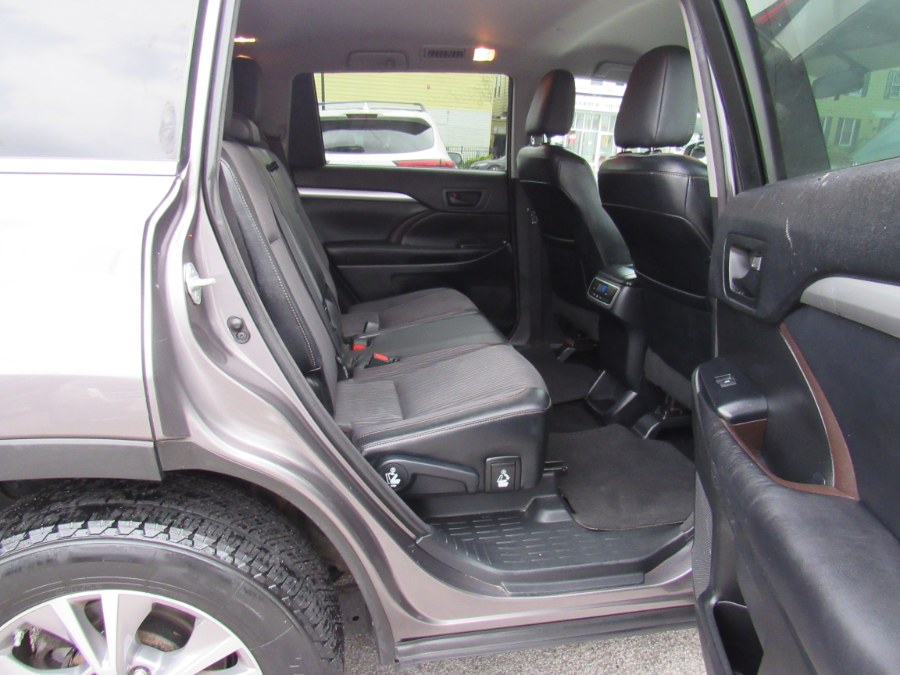 2016 Toyota Highlander LE Plus photo