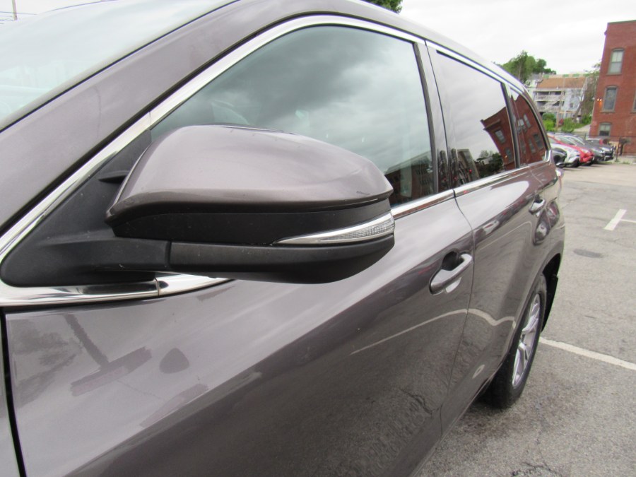 2016 Toyota Highlander LE Plus photo