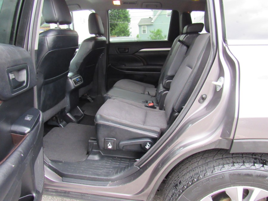 2016 Toyota Highlander LE Plus photo