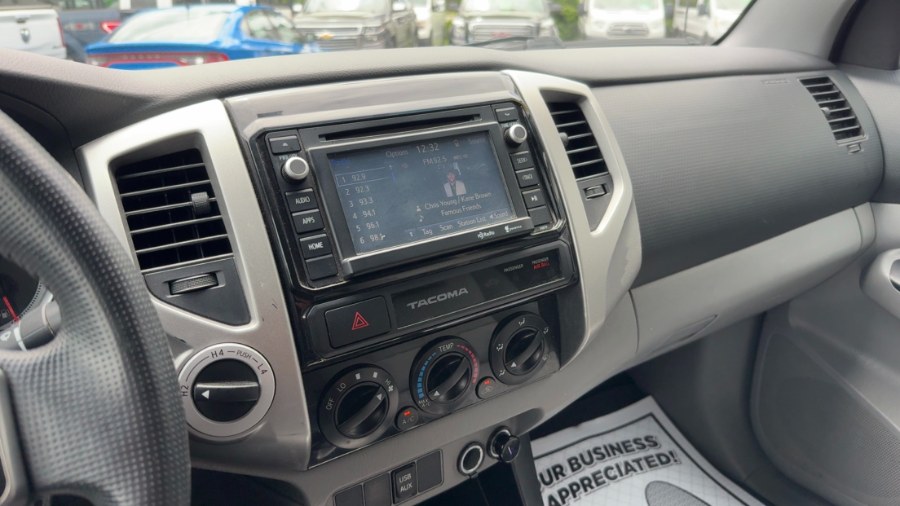 2015 Toyota Tacoma 4WD Double Cab V6 SR5 photo