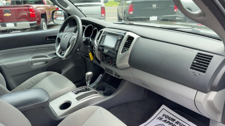 2015 Toyota Tacoma 4WD Double Cab V6 SR5 photo