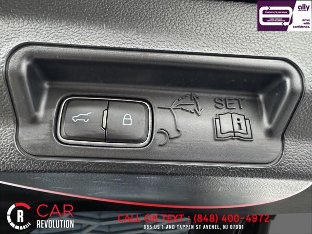 2023 Ford Explorer ST 4WD photo