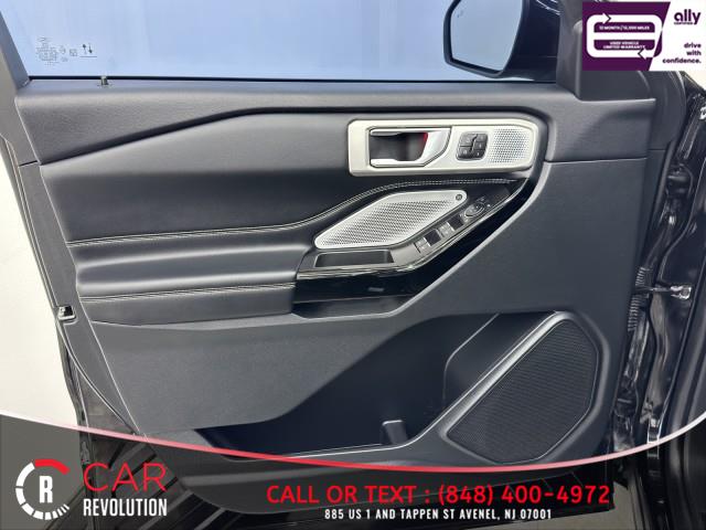 2023 Ford Explorer ST 4WD photo