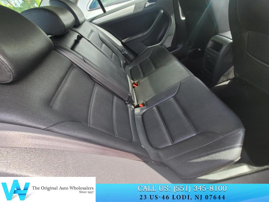 2011 Volkswagen Jetta SEL PZEV photo