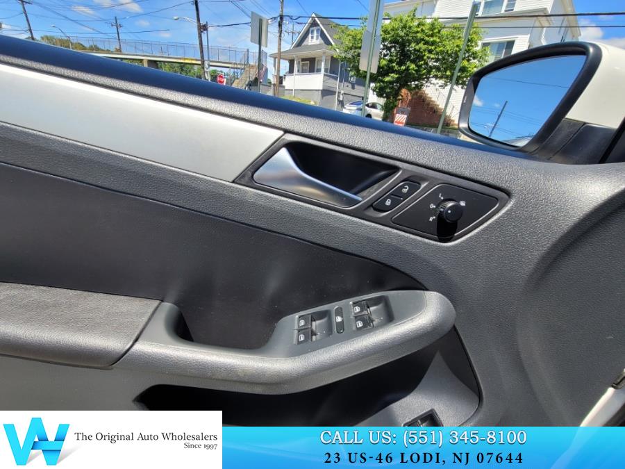 2011 Volkswagen Jetta SEL PZEV photo