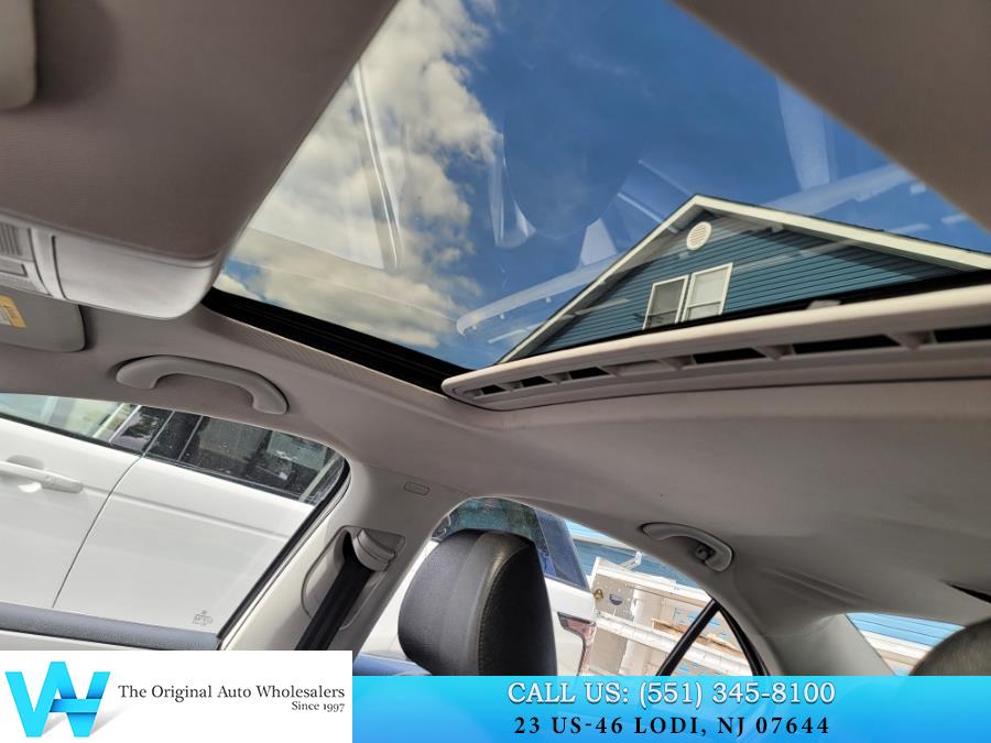 2011 Volkswagen Jetta SEL PZEV photo