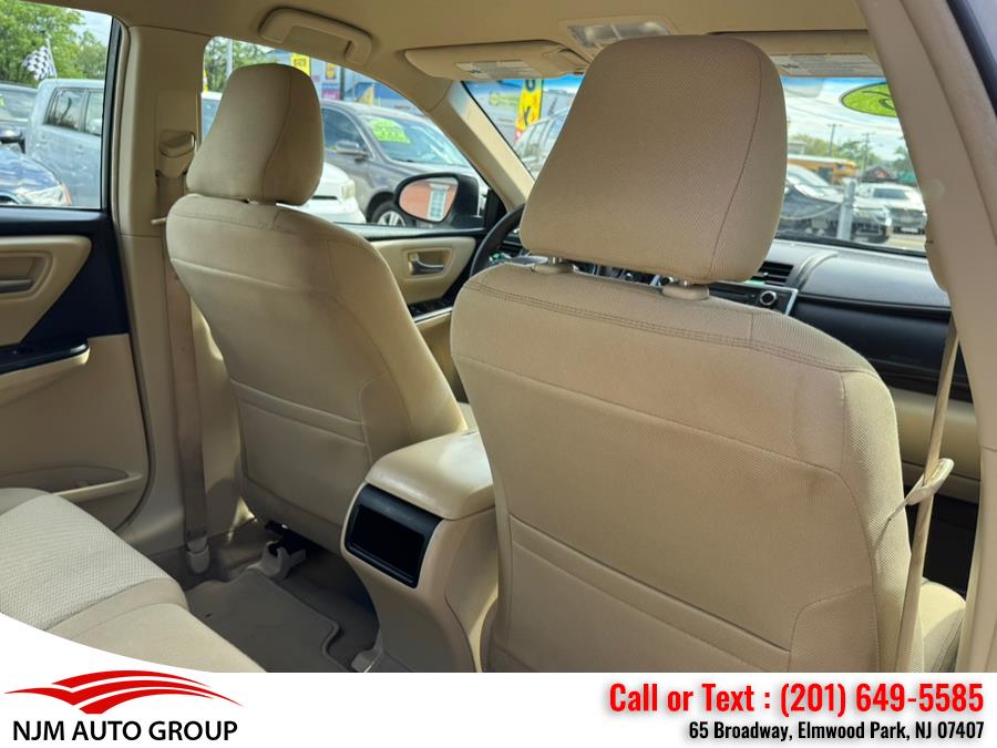 2016 Toyota Camry 4dr Sdn I4 Auto LE (Natl) photo