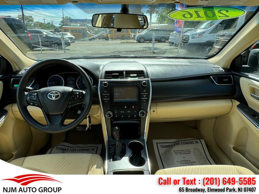 2016 Toyota Camry 4dr Sdn I4 Auto LE (Natl) photo