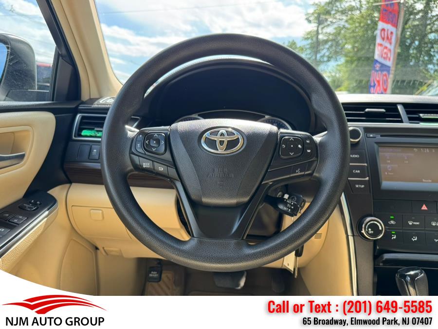 2016 Toyota Camry 4dr Sdn I4 Auto LE (Natl) photo