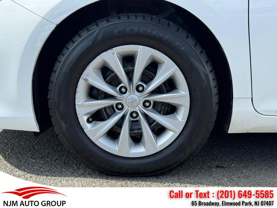 2016 Toyota Camry 4dr Sdn I4 Auto LE (Natl) photo