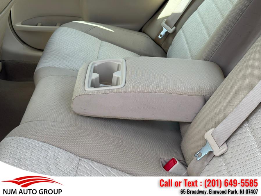 2016 Toyota Camry 4dr Sdn I4 Auto LE (Natl) photo