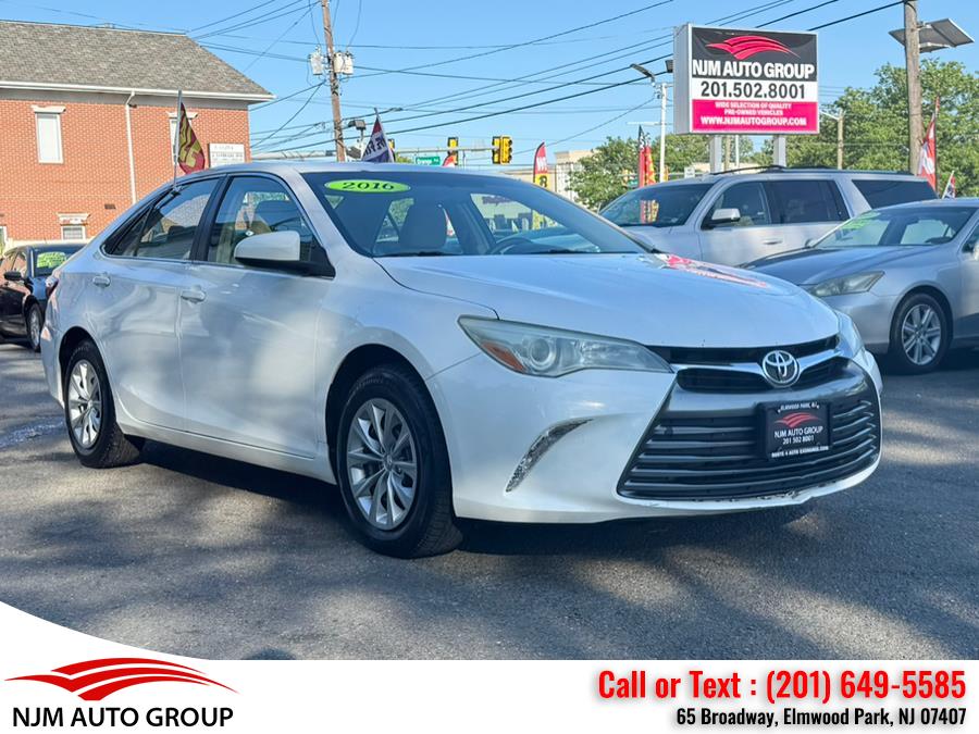 2016 Toyota Camry 4dr Sdn I4 Auto LE (Natl) photo