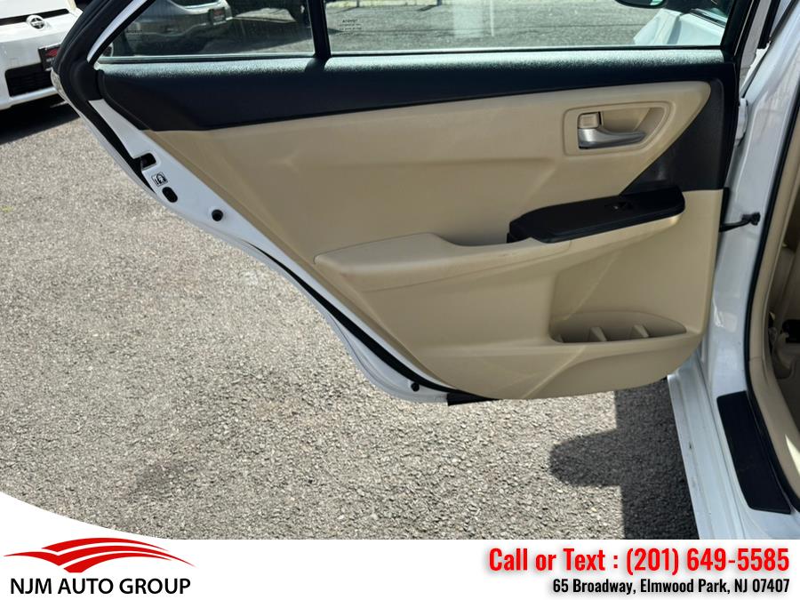 2016 Toyota Camry 4dr Sdn I4 Auto LE (Natl) photo