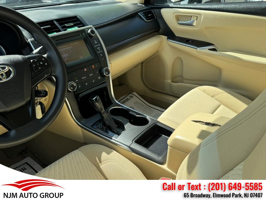 2016 Toyota Camry 4dr Sdn I4 Auto LE (Natl) photo