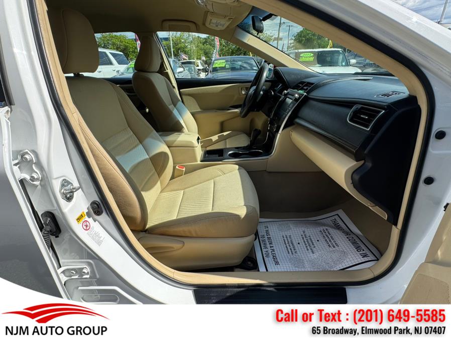 2016 Toyota Camry 4dr Sdn I4 Auto LE (Natl) photo