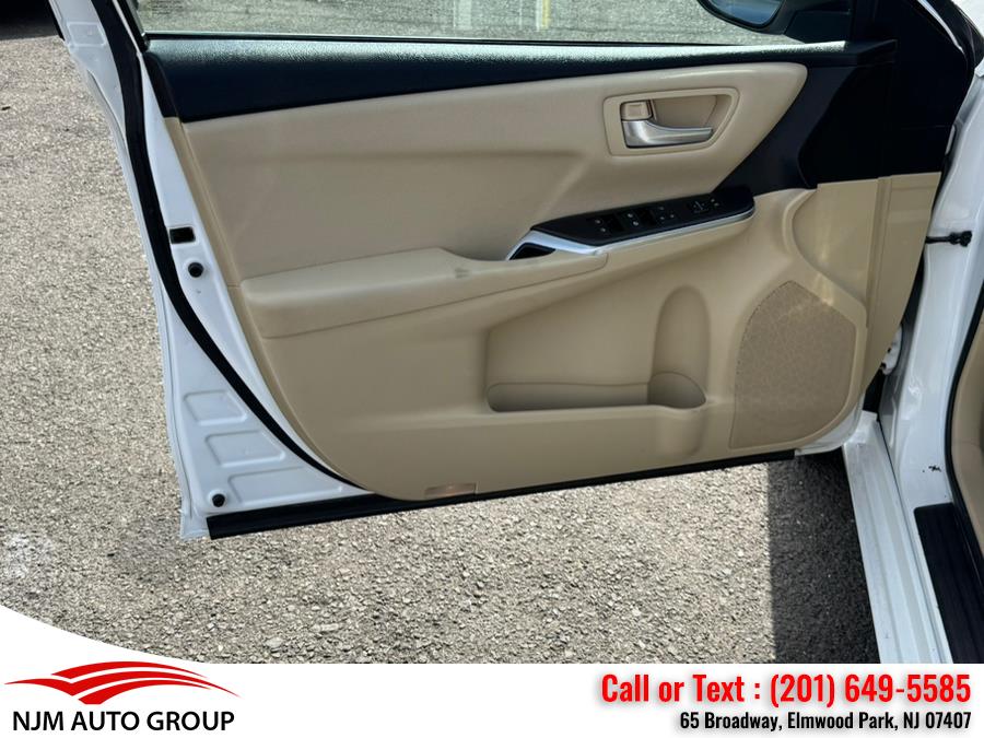 2016 Toyota Camry 4dr Sdn I4 Auto LE (Natl) photo