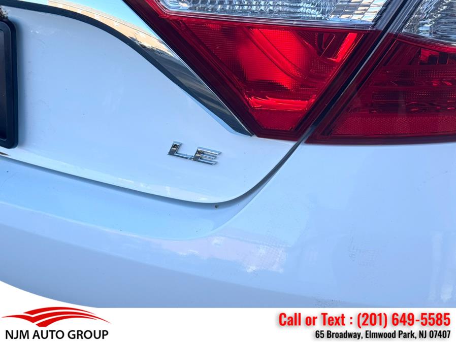 2016 Toyota Camry 4dr Sdn I4 Auto LE (Natl) photo