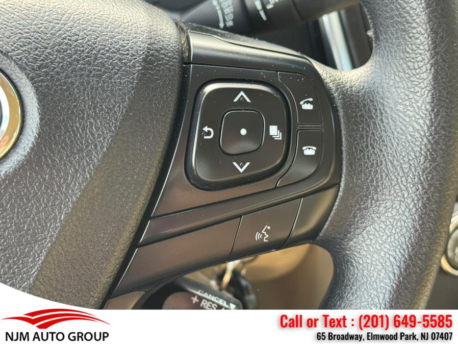 2016 Toyota Camry 4dr Sdn I4 Auto LE (Natl) photo
