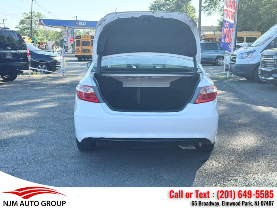 2016 Toyota Camry 4dr Sdn I4 Auto LE (Natl) photo