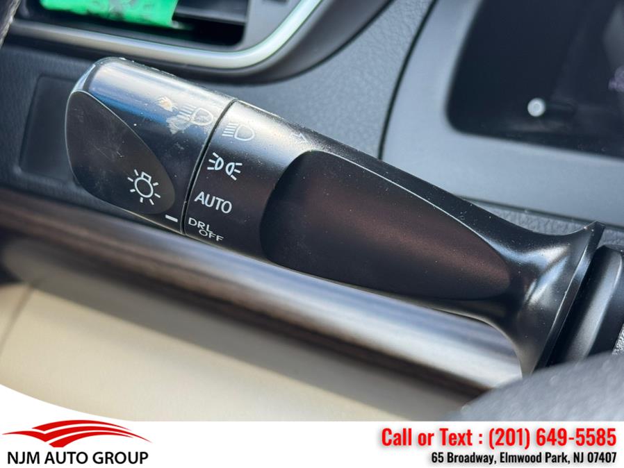 2016 Toyota Camry 4dr Sdn I4 Auto LE (Natl) photo