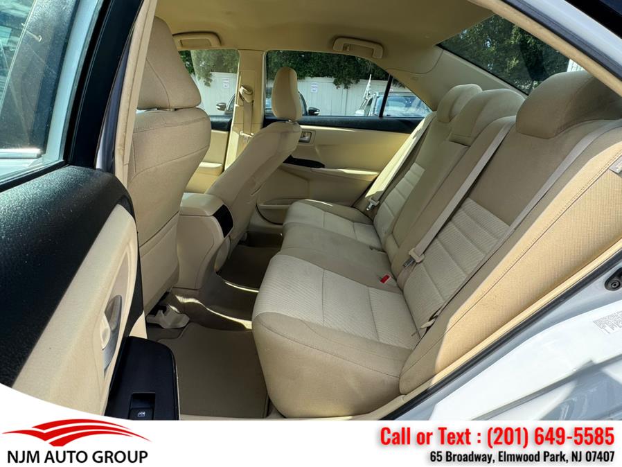2016 Toyota Camry 4dr Sdn I4 Auto LE (Natl) photo