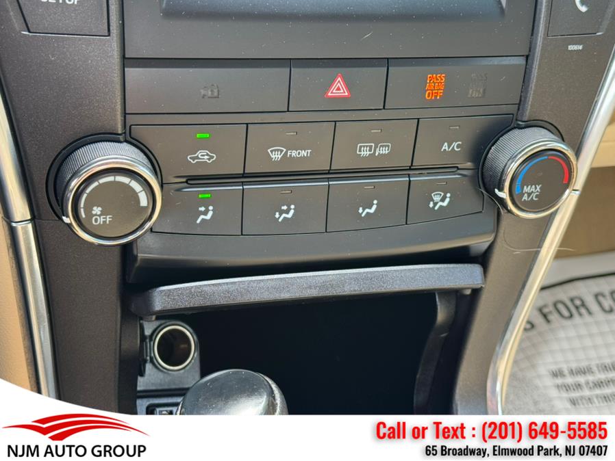 2016 Toyota Camry 4dr Sdn I4 Auto LE (Natl) photo