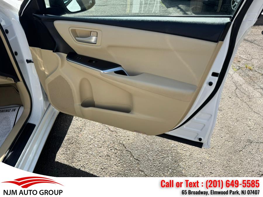 2016 Toyota Camry 4dr Sdn I4 Auto LE (Natl) photo