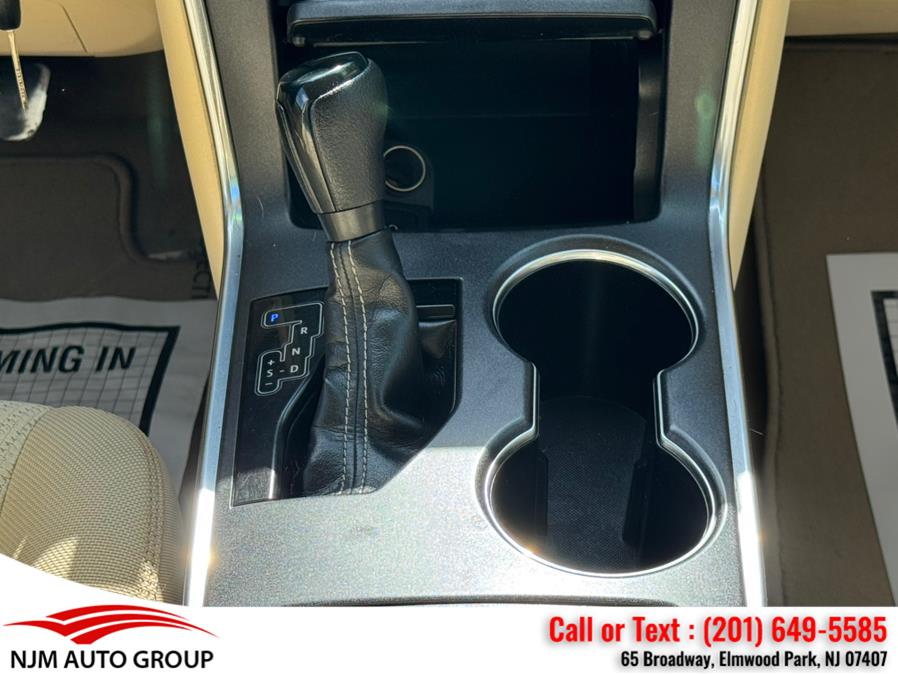 2016 Toyota Camry 4dr Sdn I4 Auto LE (Natl) photo