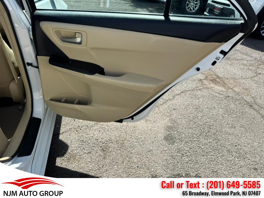 2016 Toyota Camry 4dr Sdn I4 Auto LE (Natl) photo