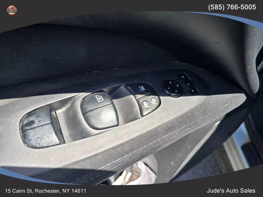 2013 Nissan Pathfinder S photo