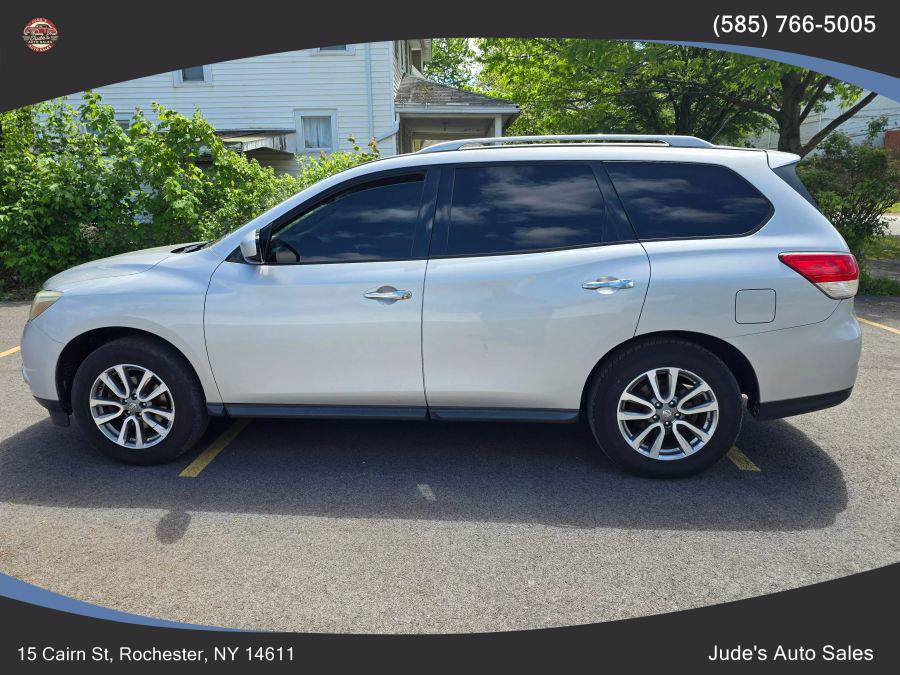 2013 Nissan Pathfinder S photo