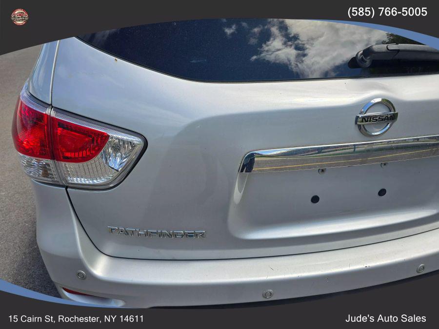 2013 Nissan Pathfinder S photo