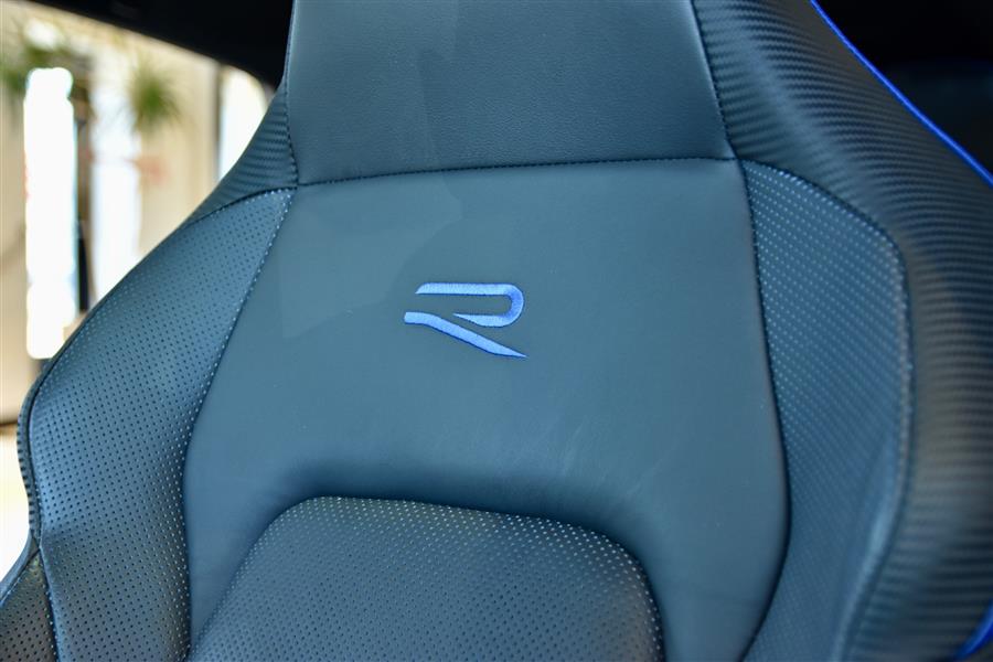 2023 Volkswagen Golf R 4Motion photo