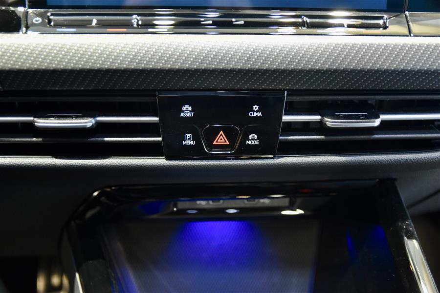 2023 Volkswagen Golf R 4Motion photo