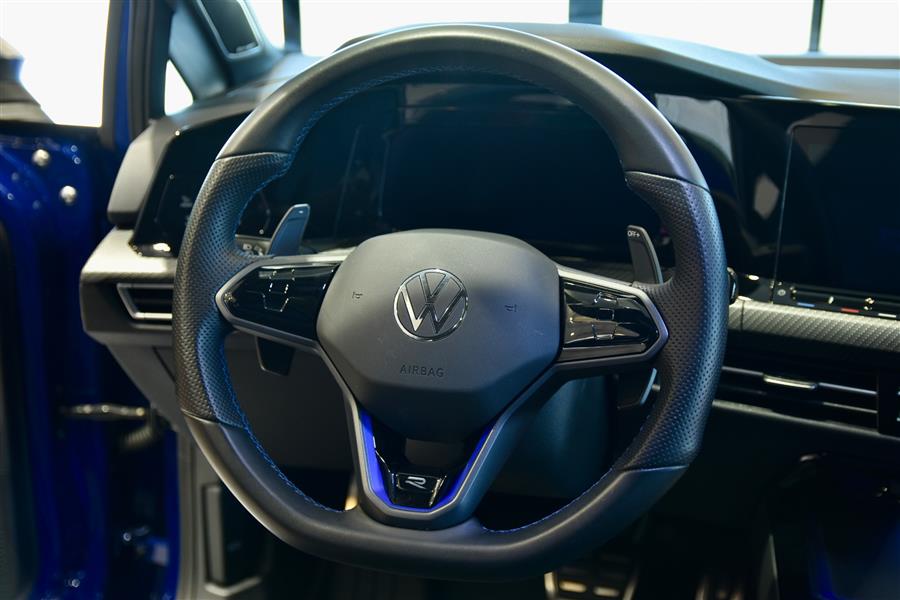 2023 Volkswagen Golf R 4Motion photo
