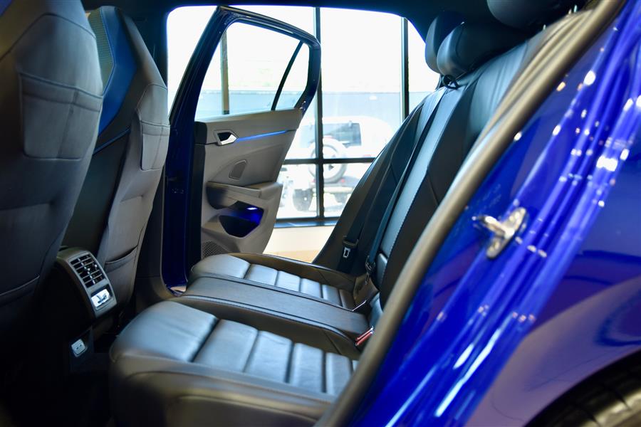 2023 Volkswagen Golf R 4Motion photo