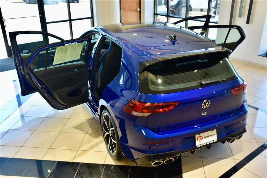 2023 Volkswagen Golf R 4Motion photo