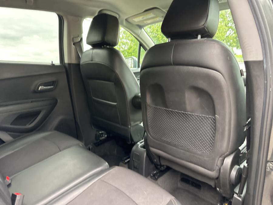 2020 Chevrolet Trax FWD 4dr LT photo
