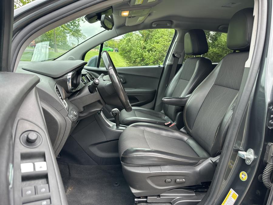 2020 Chevrolet Trax FWD 4dr LT photo