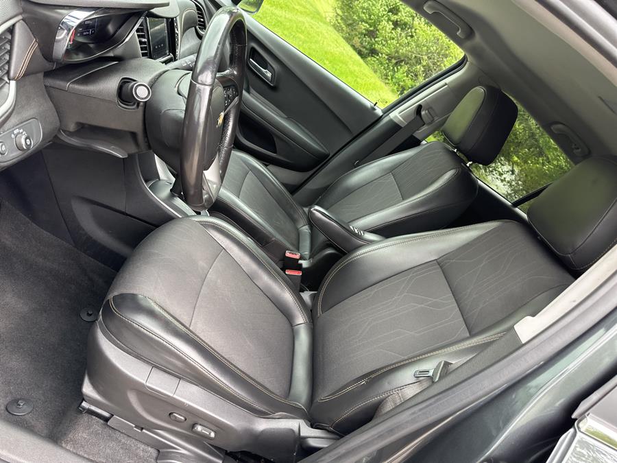 2020 Chevrolet Trax FWD 4dr LT photo