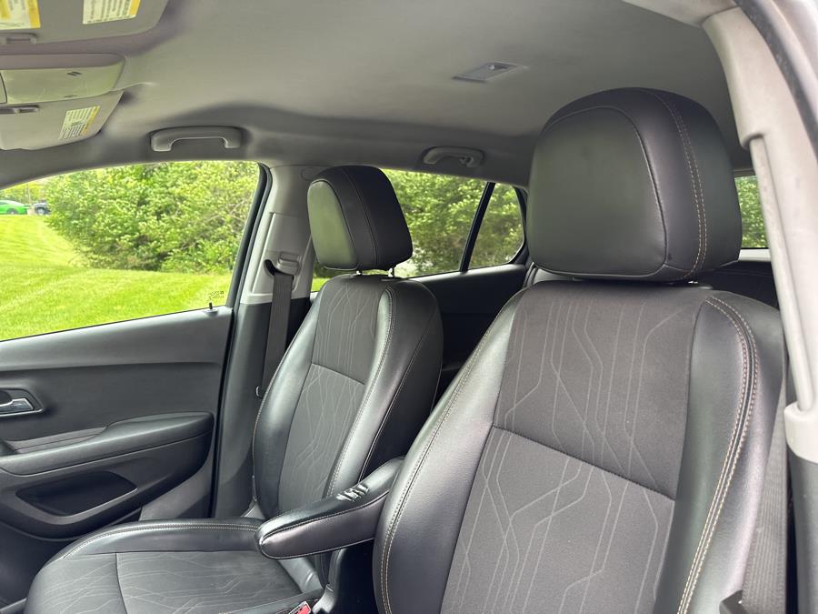 2020 Chevrolet Trax FWD 4dr LT photo