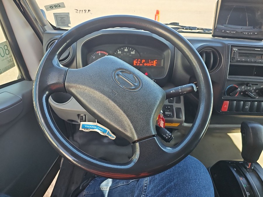 2018 Hino 195 18FT DRY BOX + LIFT GATE + 179 photo
