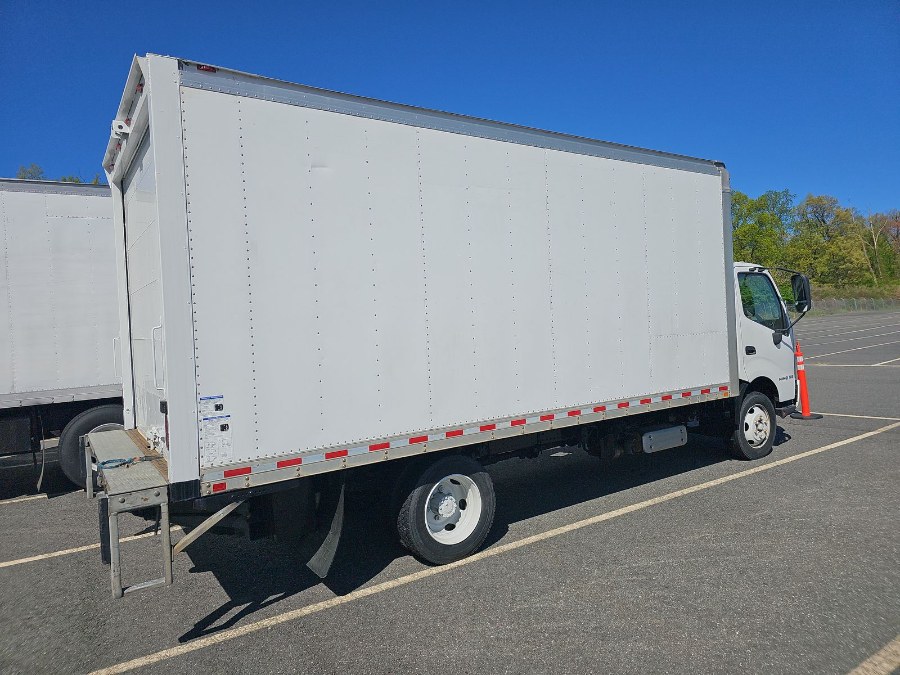 2018 Hino 195 18FT DRY BOX + LIFT GATE + 179 photo
