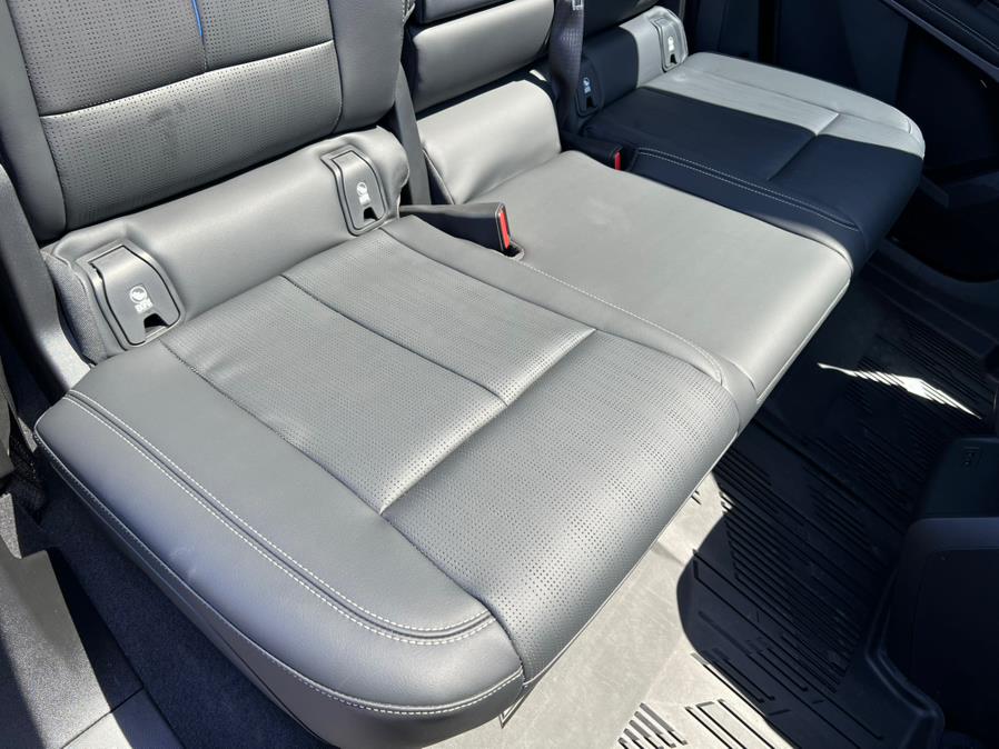 2024 Cadillac LYRIQ Luxury 600 E4 AWD photo