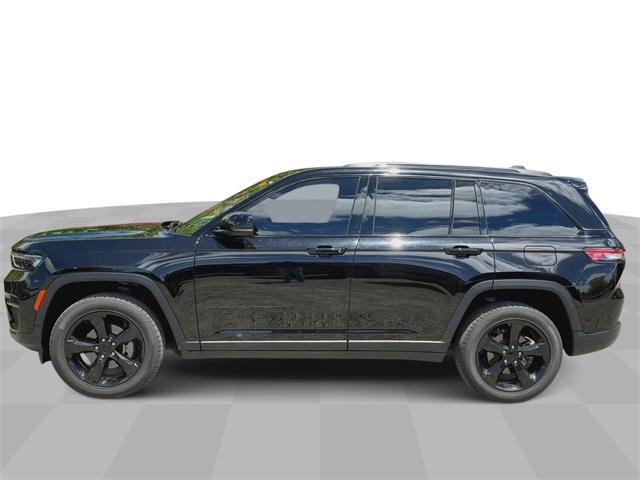 2022 Jeep Grand Cherokee Altitude photo