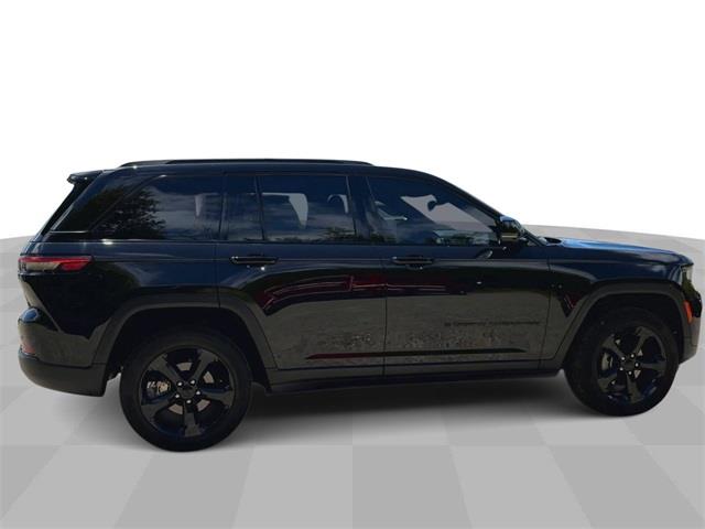 2022 Jeep Grand Cherokee Altitude photo