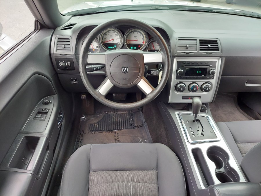 2010 Dodge Challenger SE photo