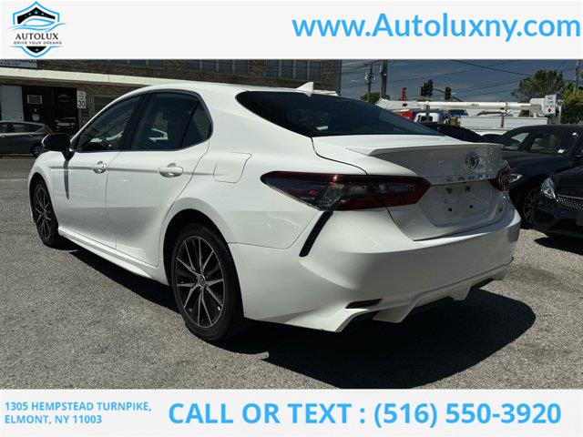 2021 Toyota Camry SE photo