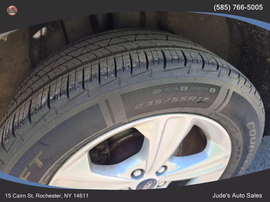 2015 Ford Escape SE Sport Utility 4D photo